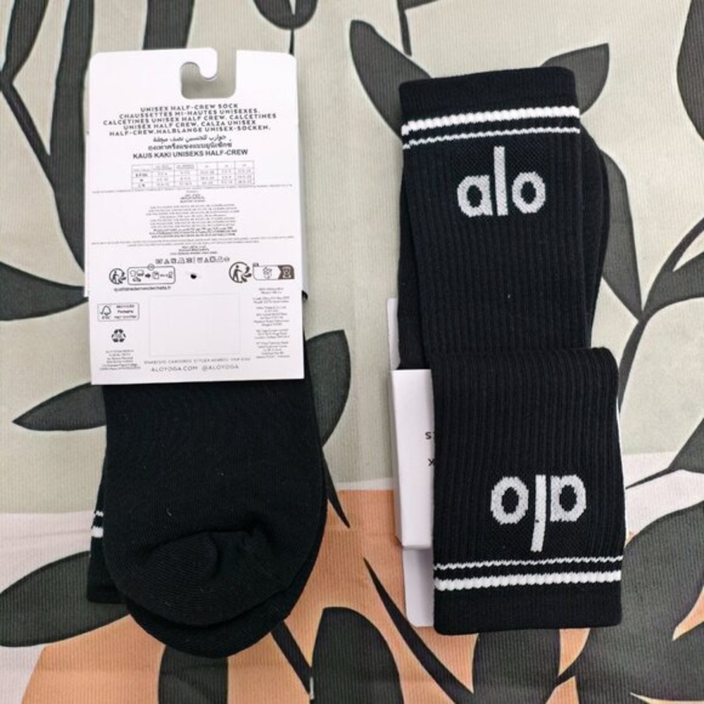 ALO Yoga Black and White Athletic Socks